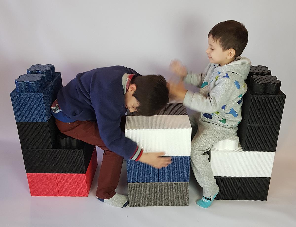 Mesa Chica y 2 Bancos Chicos Blocket - Ladrillos Gigantes — imagen 2